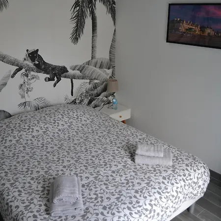 La Petite Bicoque Bed & Breakfast *